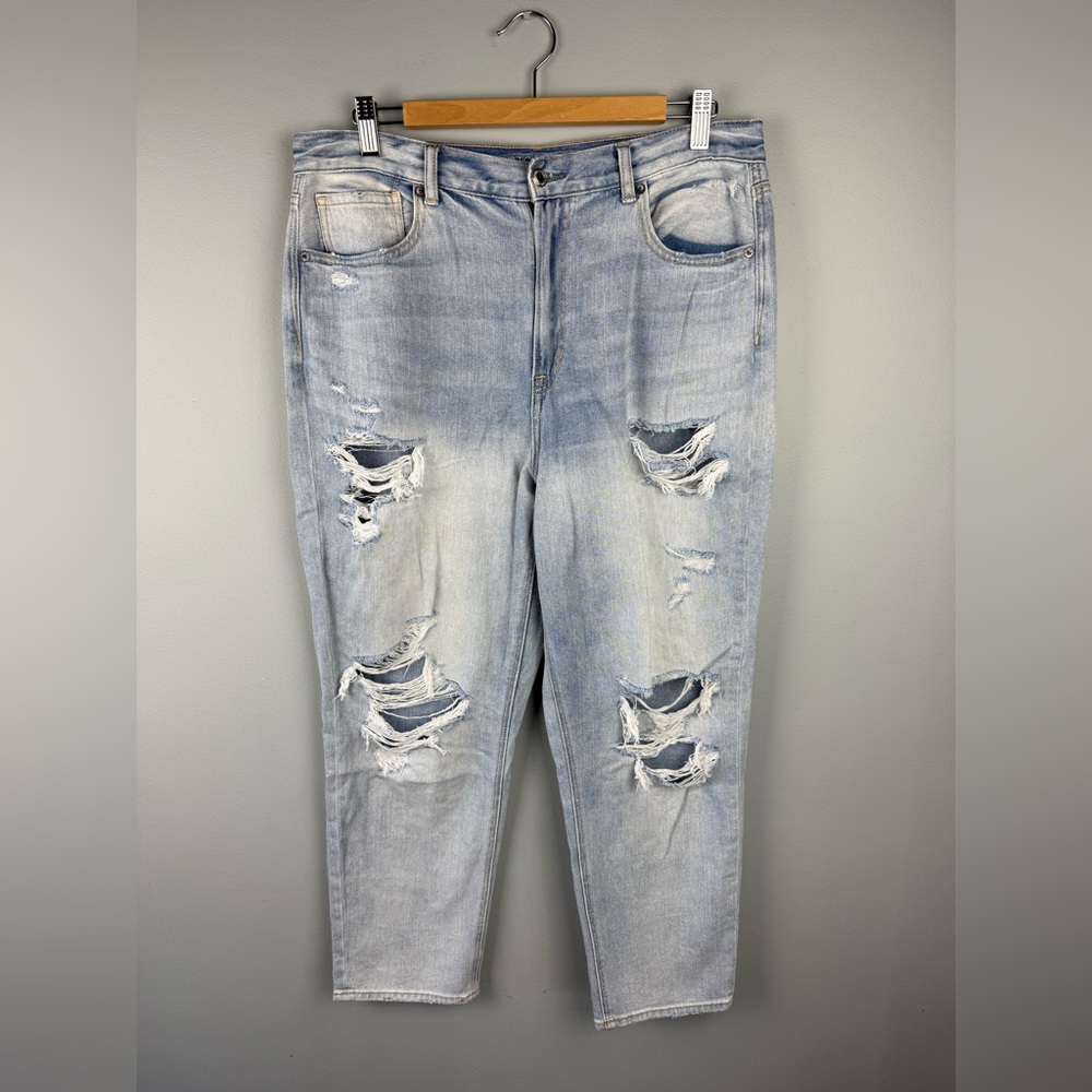 American Eagle Distressed Mom Jean